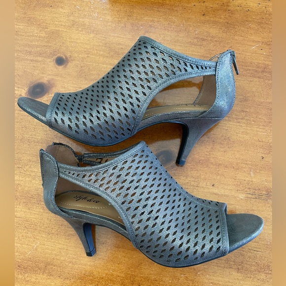 NWBox STYLE & CO Womens Haddiee Perforated Ankle Shooties (Flint, 8M) Never worn - Picture 7 of 12